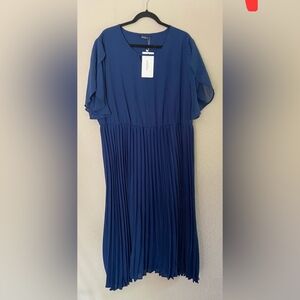 NWT Bloomchic Pleated Midi Dress